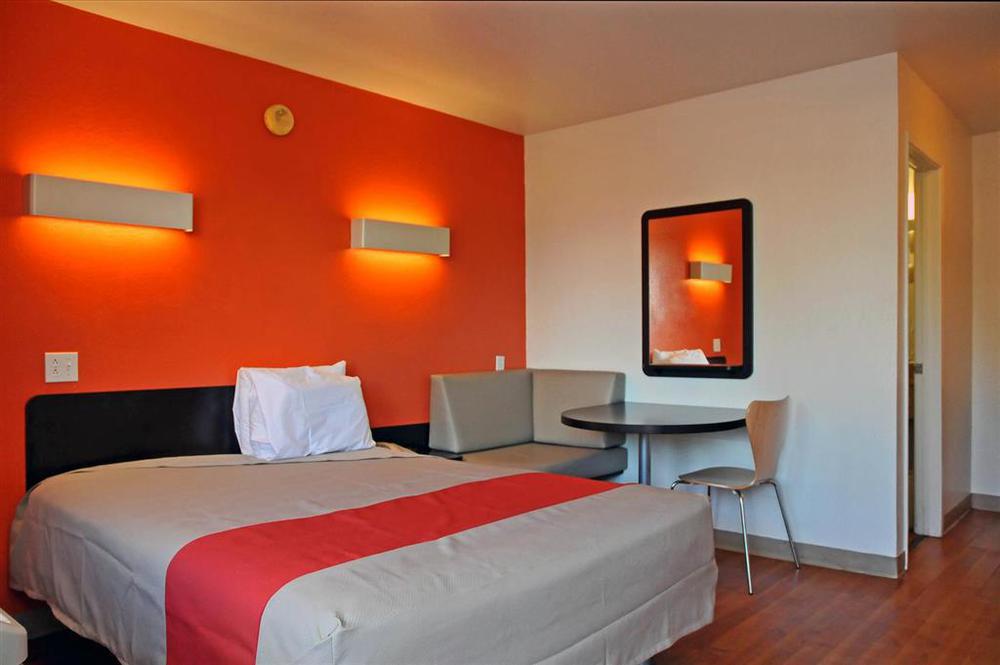 Rodeway Inn Montgomery Zimmer foto